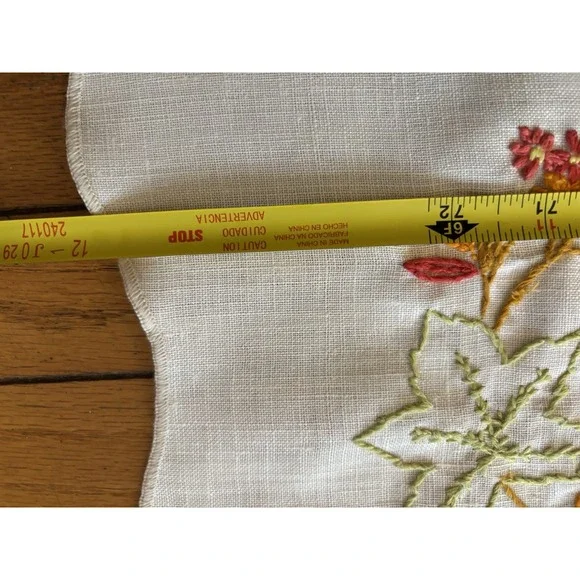Vtg. Hand Embroidered Fall Thanksgiving Tablecloth Scallop Edge 56x77 Ivory - Picture 7 of 10